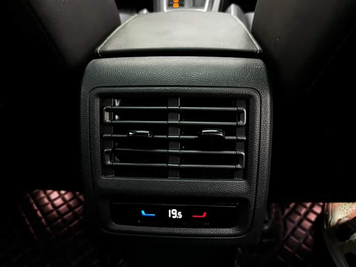 Фото 9 - Volkswagen Golf