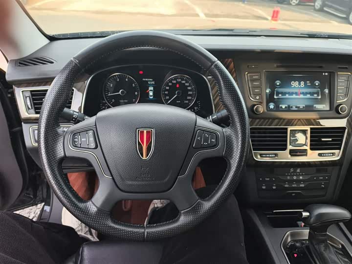 Фото 3 - Hongqi H7