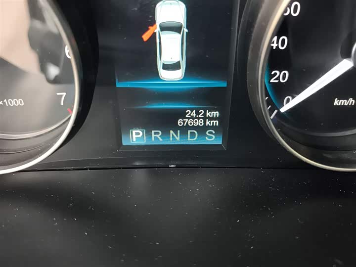 Фото 5 - Hongqi H7