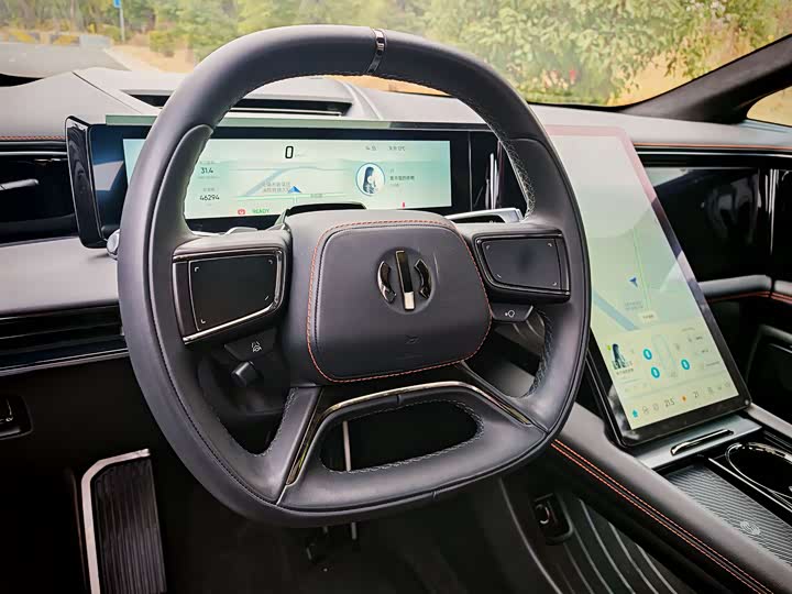 Фото 5 - HiPhi X