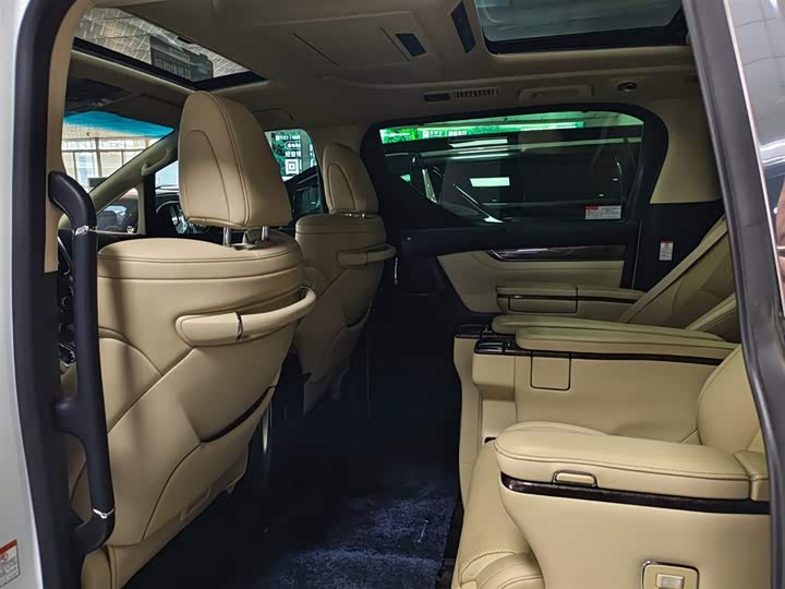 Фото 2 - Toyota Vellfire