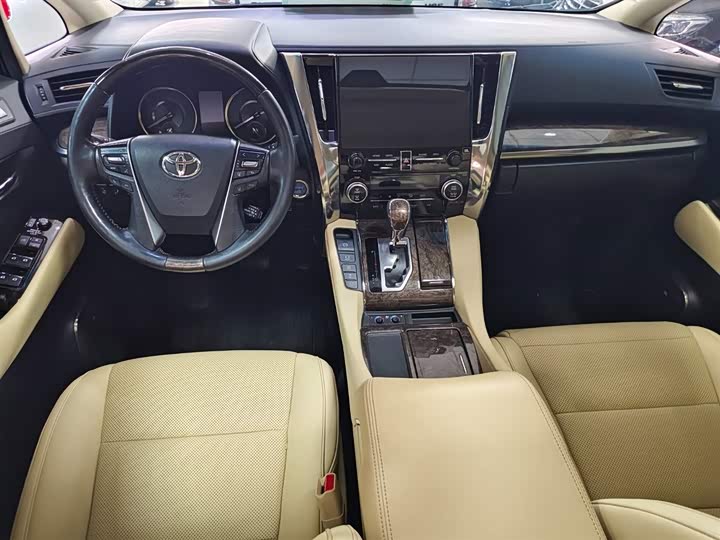 Фото 3 - Toyota Vellfire