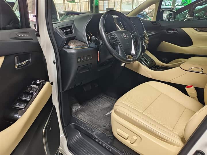 Фото 4 - Toyota Vellfire