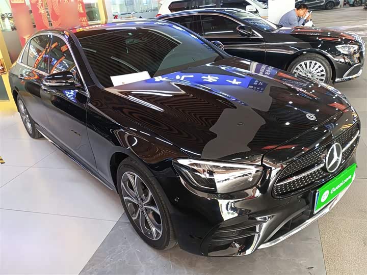 Фото 4 - Mercedes-Benz E-Class