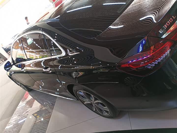 Фото 5 - Mercedes-Benz E-Class