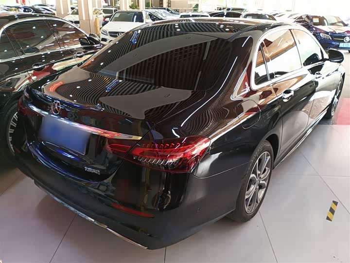 Фото 7 - Mercedes-Benz E-Class