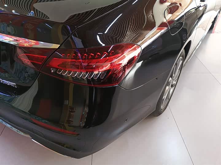 Фото 8 - Mercedes-Benz E-Class