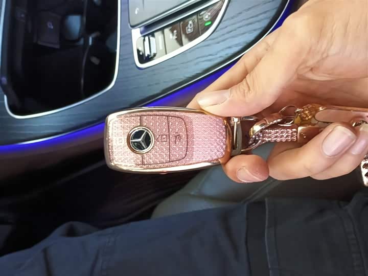 Фото 9 - Mercedes-Benz E-Class