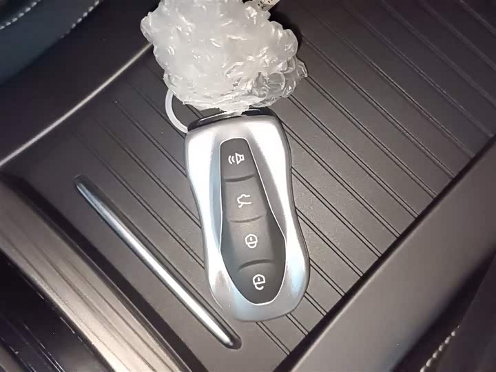 Фото 9 - Geely Atlas