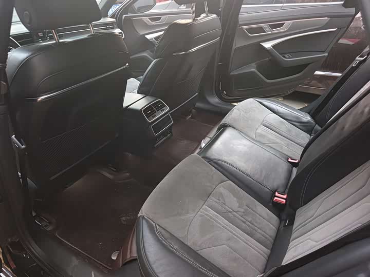 Фото 7 - Audi A6L