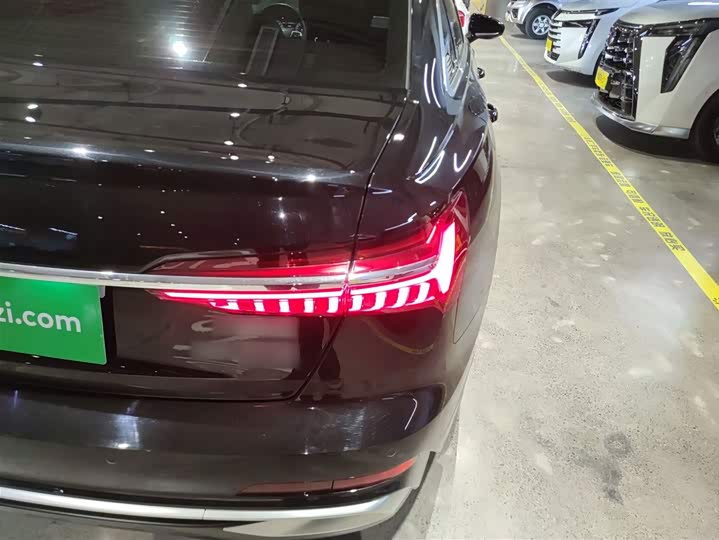 Фото 8 - Audi A6L