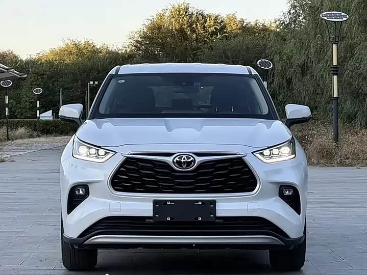 Фото 2 - Toyota Highlander