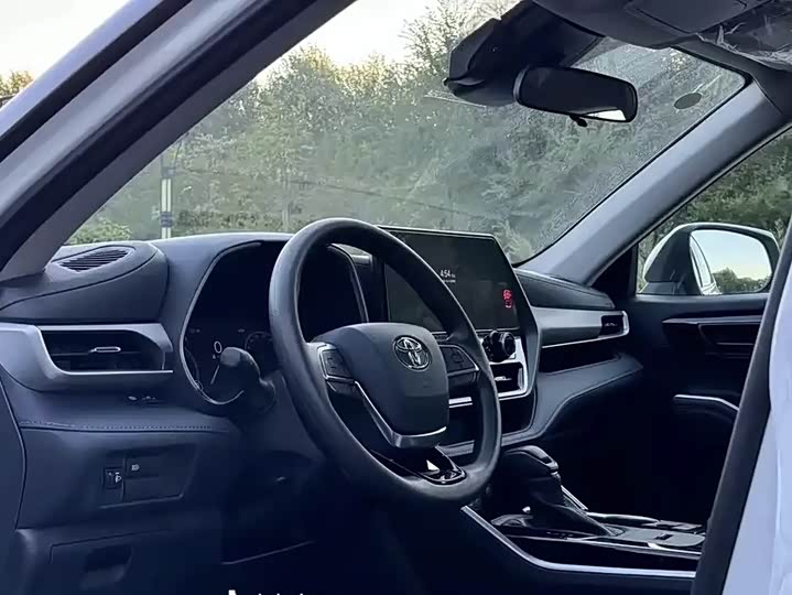 Фото 4 - Toyota Highlander