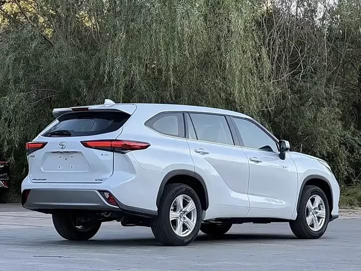 Фото 8 - Toyota Highlander