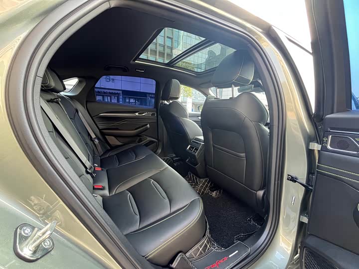 Фото 7 - Geely Preface