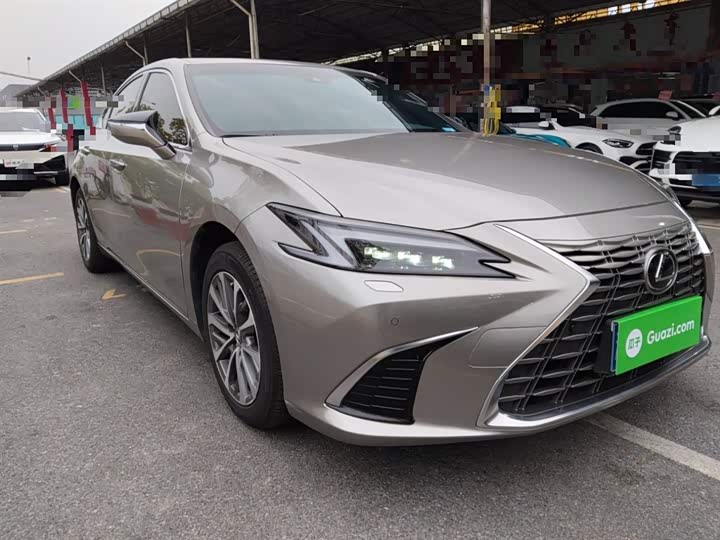 Фото 4 - Lexus ES