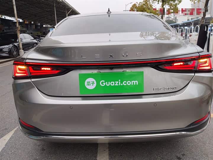 Фото 6 - Lexus ES