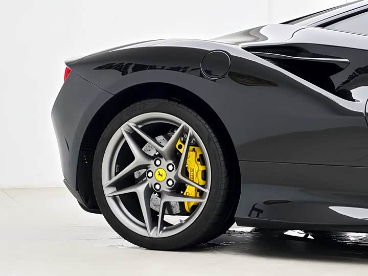 Фото 7 - Ferrari F8