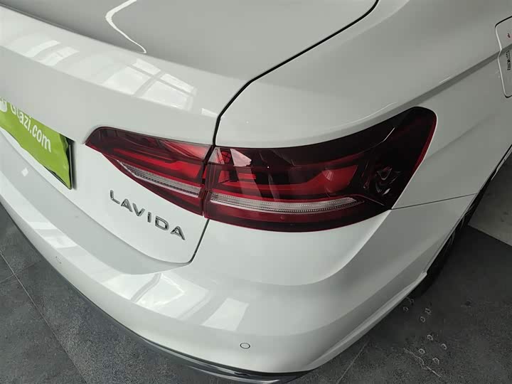 Фото 8 - Volkswagen Lavida