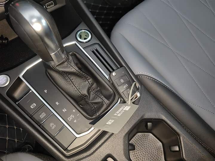 Фото 9 - Volkswagen Lavida