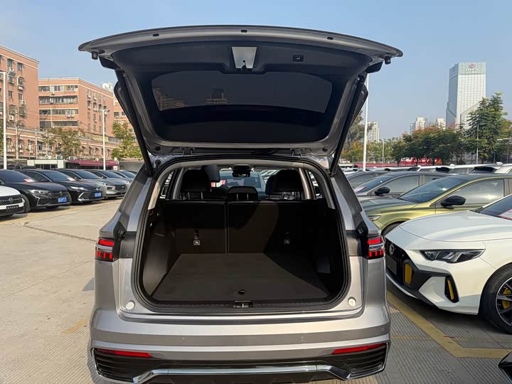 Фото 8 - Geely Monjaro