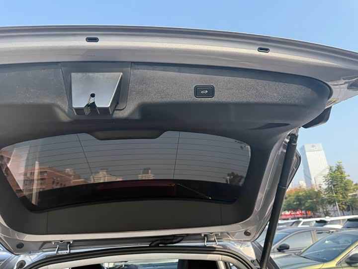 Фото 9 - Geely Monjaro