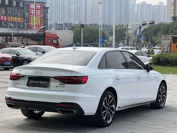 Фото 5 - Audi A4L