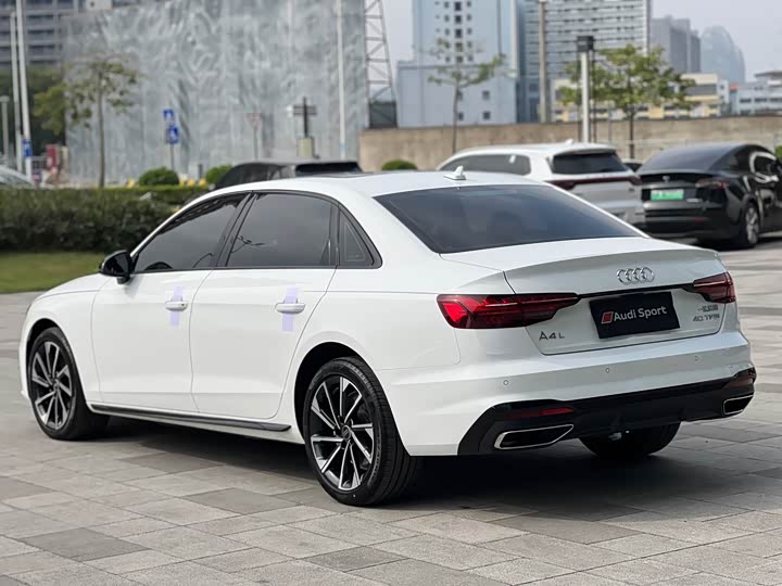 Фото 6 - Audi A4L