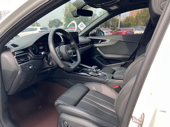 Фото 9 - Audi A4L