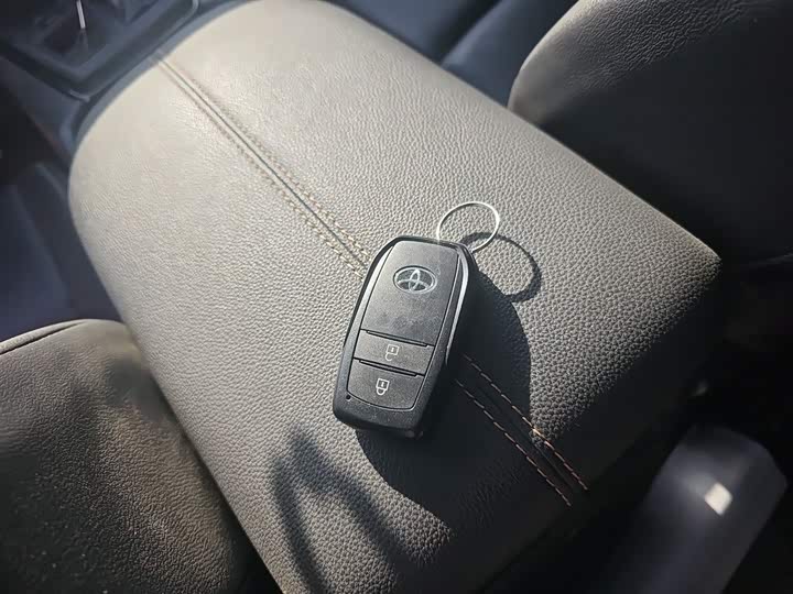 Фото 9 - Toyota Wildlander