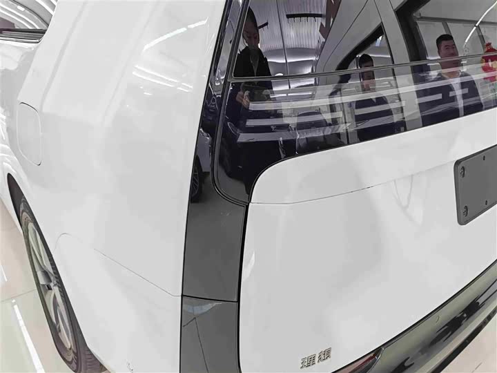 Фото 6 - LiXiang Mega