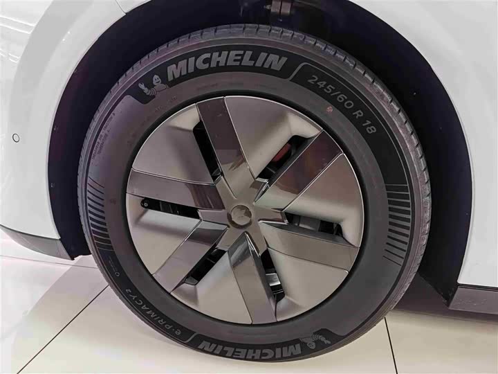 Фото 7 - LiXiang Mega