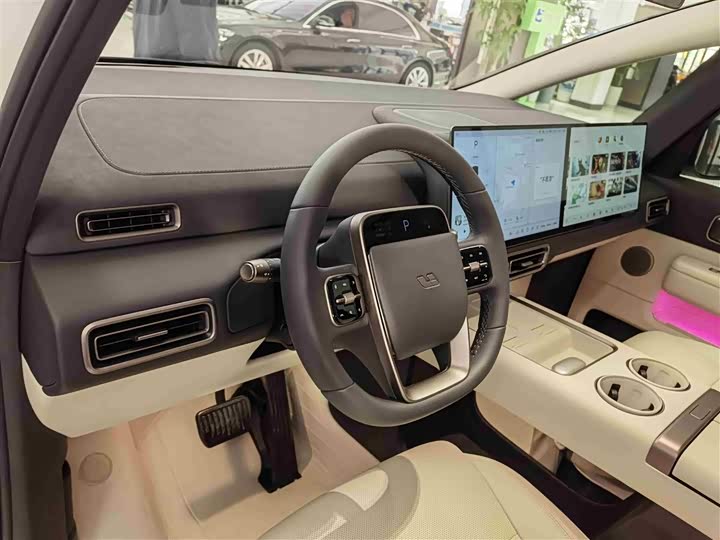 Фото 9 - LiXiang Mega