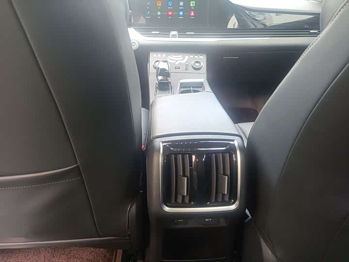 Фото 6 - Bestune B70