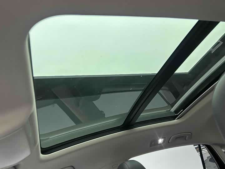 Фото 9 - Volkswagen Tiguan X