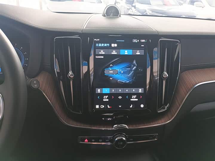 Фото 5 - Volvo XC60