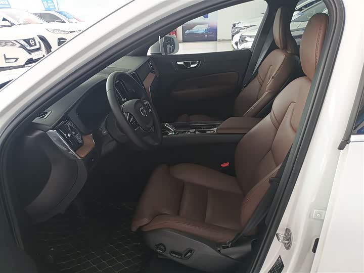 Фото 7 - Volvo XC60