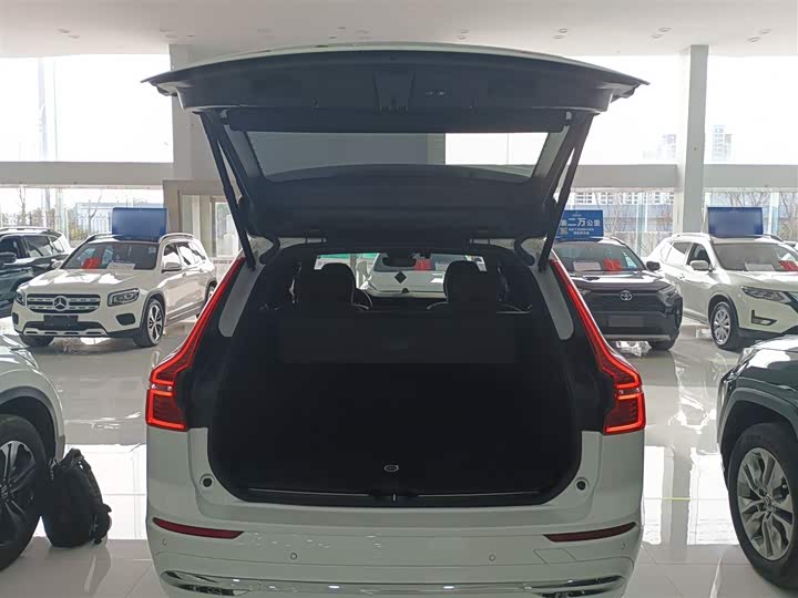 Фото 9 - Volvo XC60