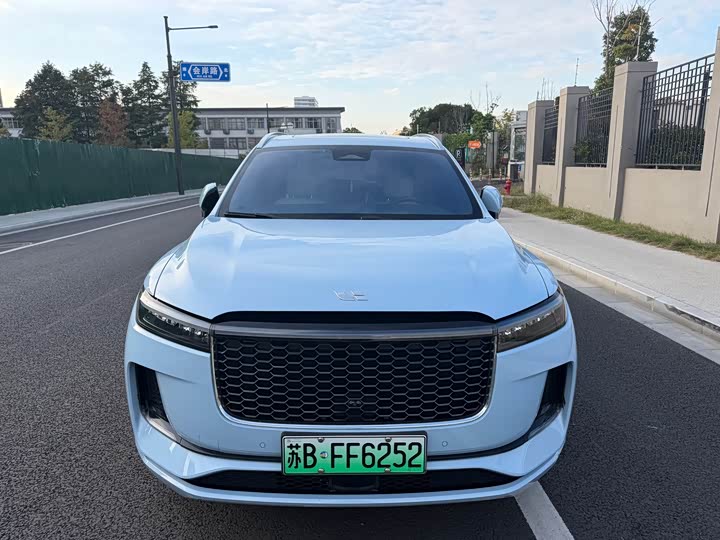 Фото 2 - LiXiang One