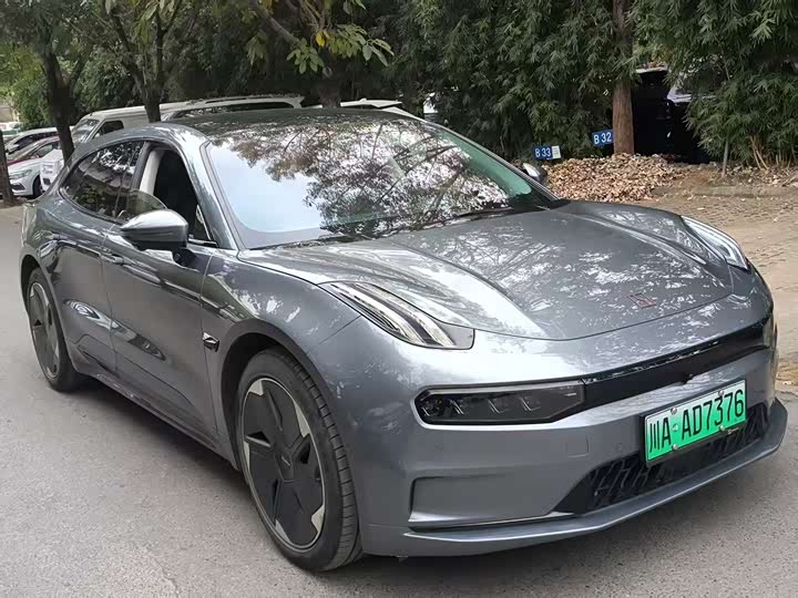 Фото 3 - Zeekr 001