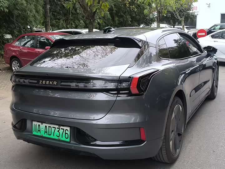 Фото 4 - Zeekr 001