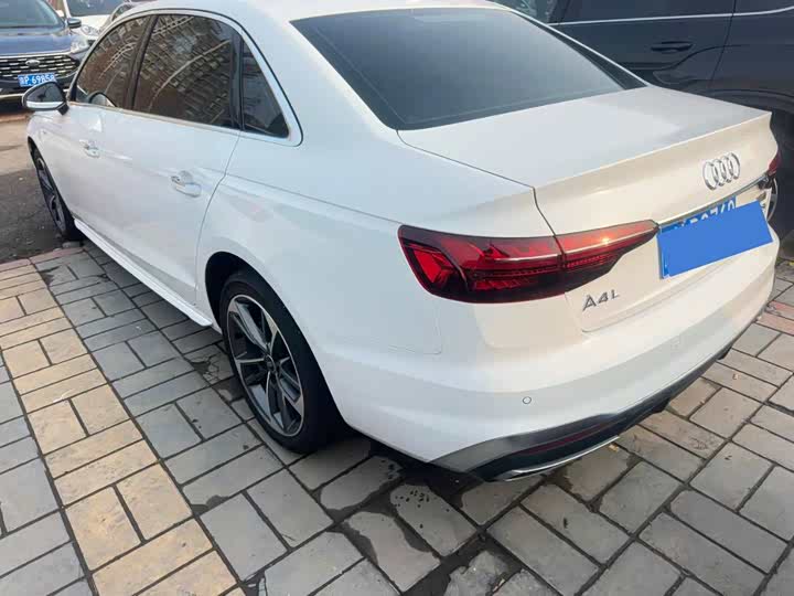 Фото 4 - Audi A4L