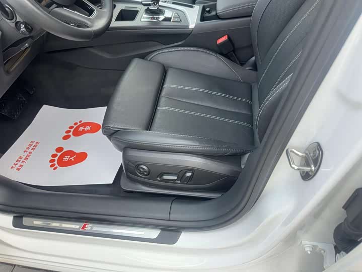 Фото 8 - Audi A4L