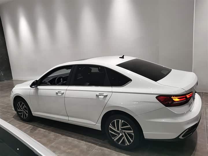 Фото 5 - Volkswagen Lavida