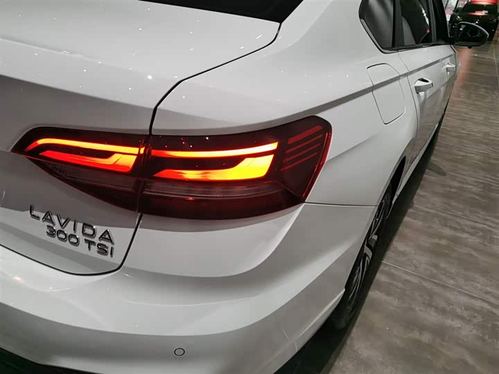 Фото 8 - Volkswagen Lavida