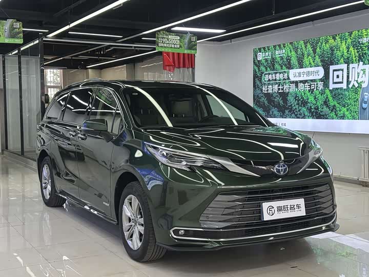 Фото 3 - Toyota Sienna