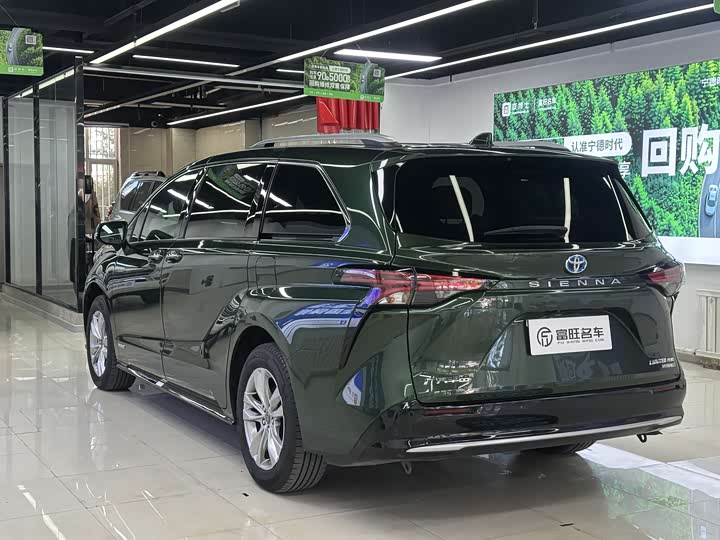 Фото 5 - Toyota Sienna