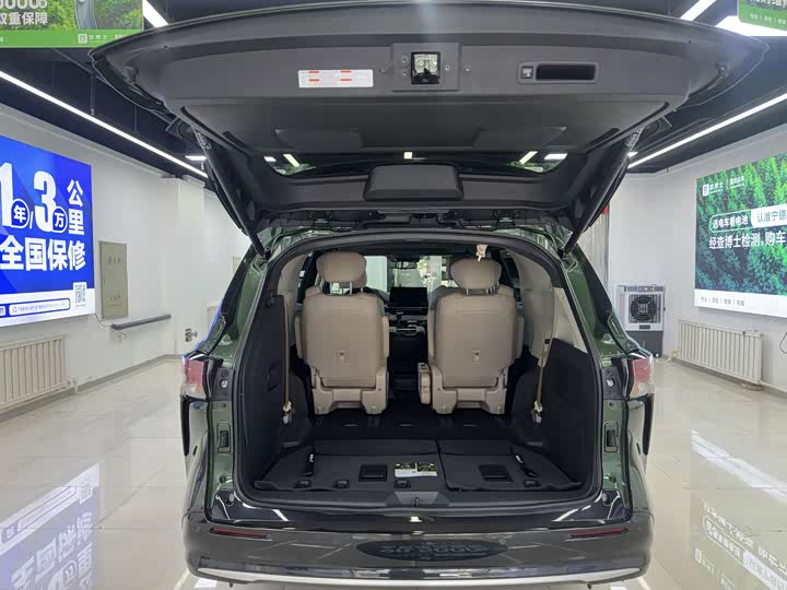 Фото 7 - Toyota Sienna