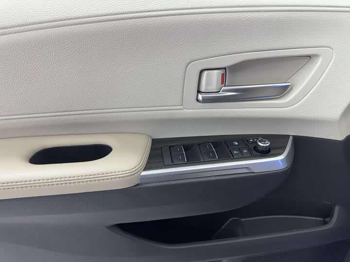 Фото 8 - Toyota Sienna