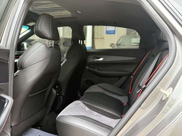 Фото 8 - Geely Binrui